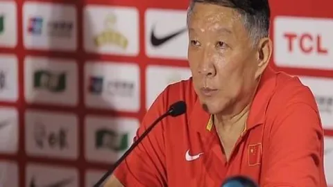 B费成神之谜揭晓：阿莫林演绎“伪前腰”奇术激发潜能！