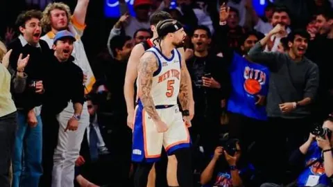 “曼联坚持提价，不顾球迷反对提升季票费用”